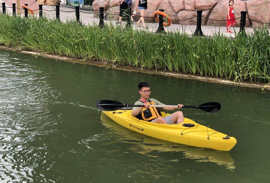 云南昭通发生山体滑坡 他们仍奋战在救援现场不肯放弃