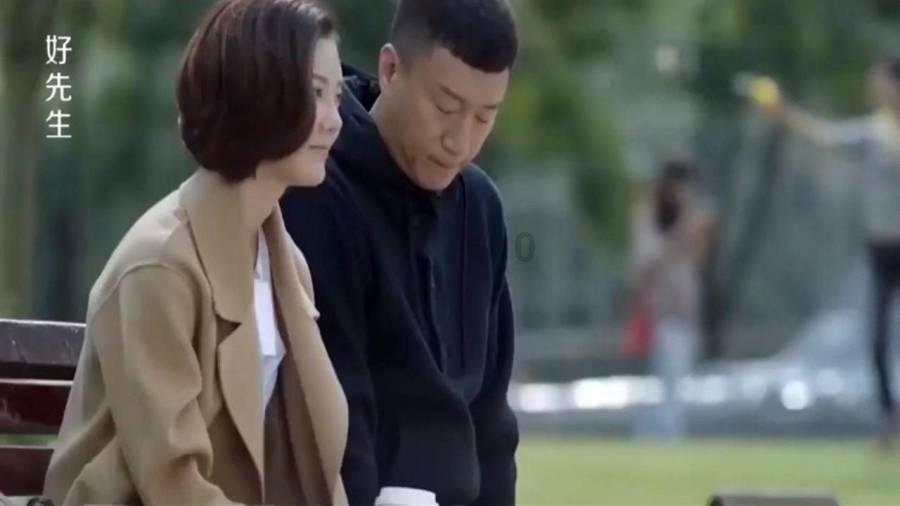 救援聪明的小女生