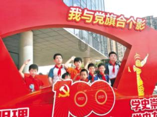 尉氏县小陈乡：蔬菜大棚春意浓 增收致富忙不停