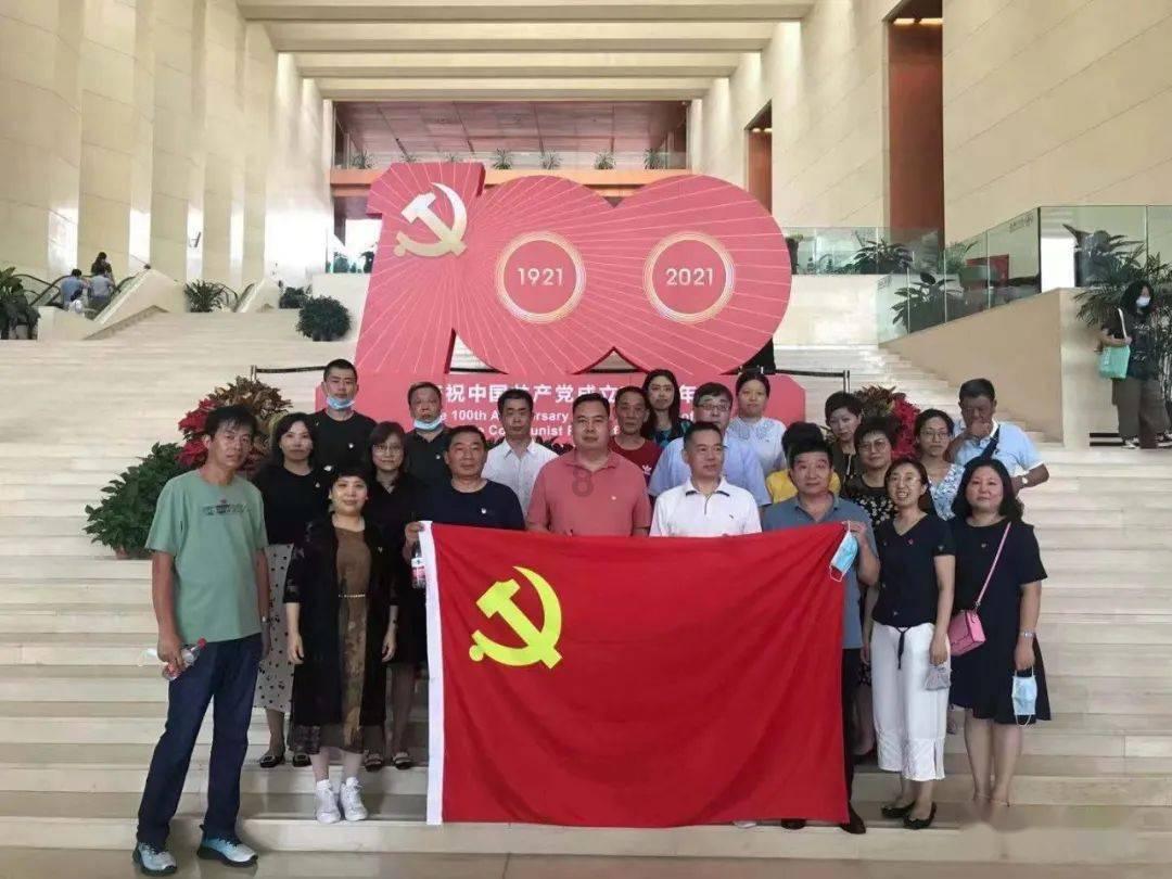 非法营运还超员 “黑车”司机被现场查获