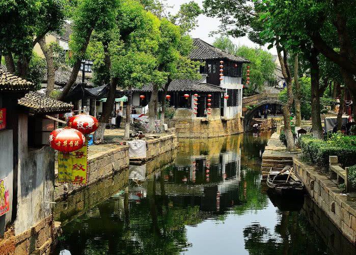 五个月男婴被丢弃菜市场,三小时没人领,亲妈来后原因大跌眼镜