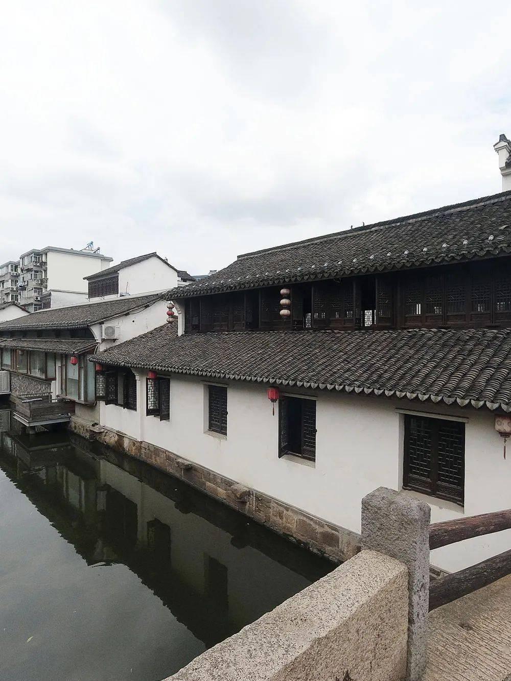 发挥实效丨安全出口数量不足,突泉一餐饮店被临时查封!